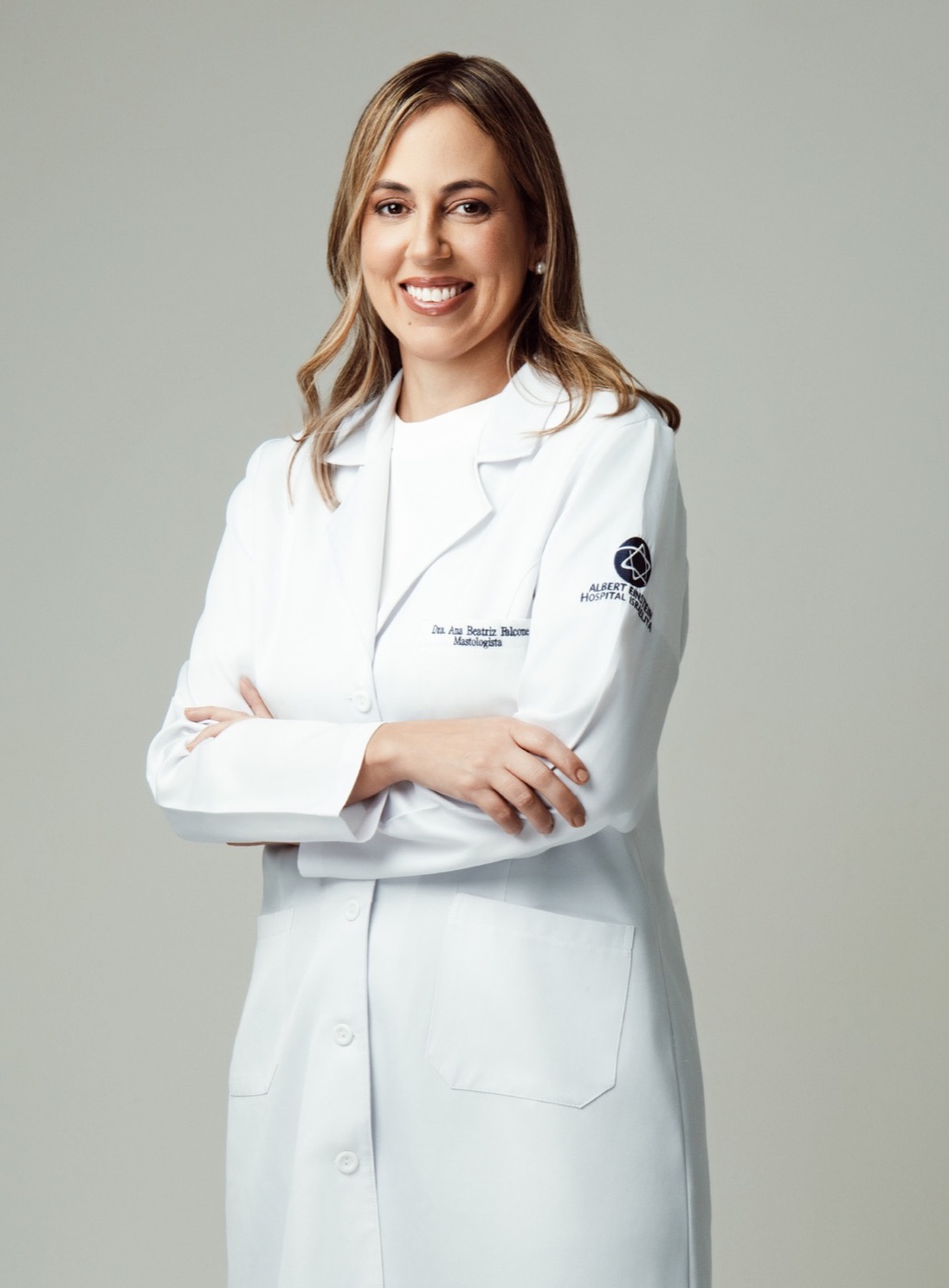 Dra. Ana Beatriz Falcone em seu consultório